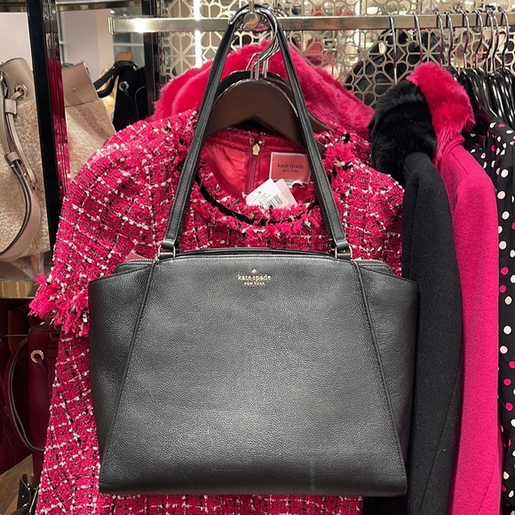 Kate Spade Brim Laptop Tote 

COLOR:
Black - Picture 7 of 16